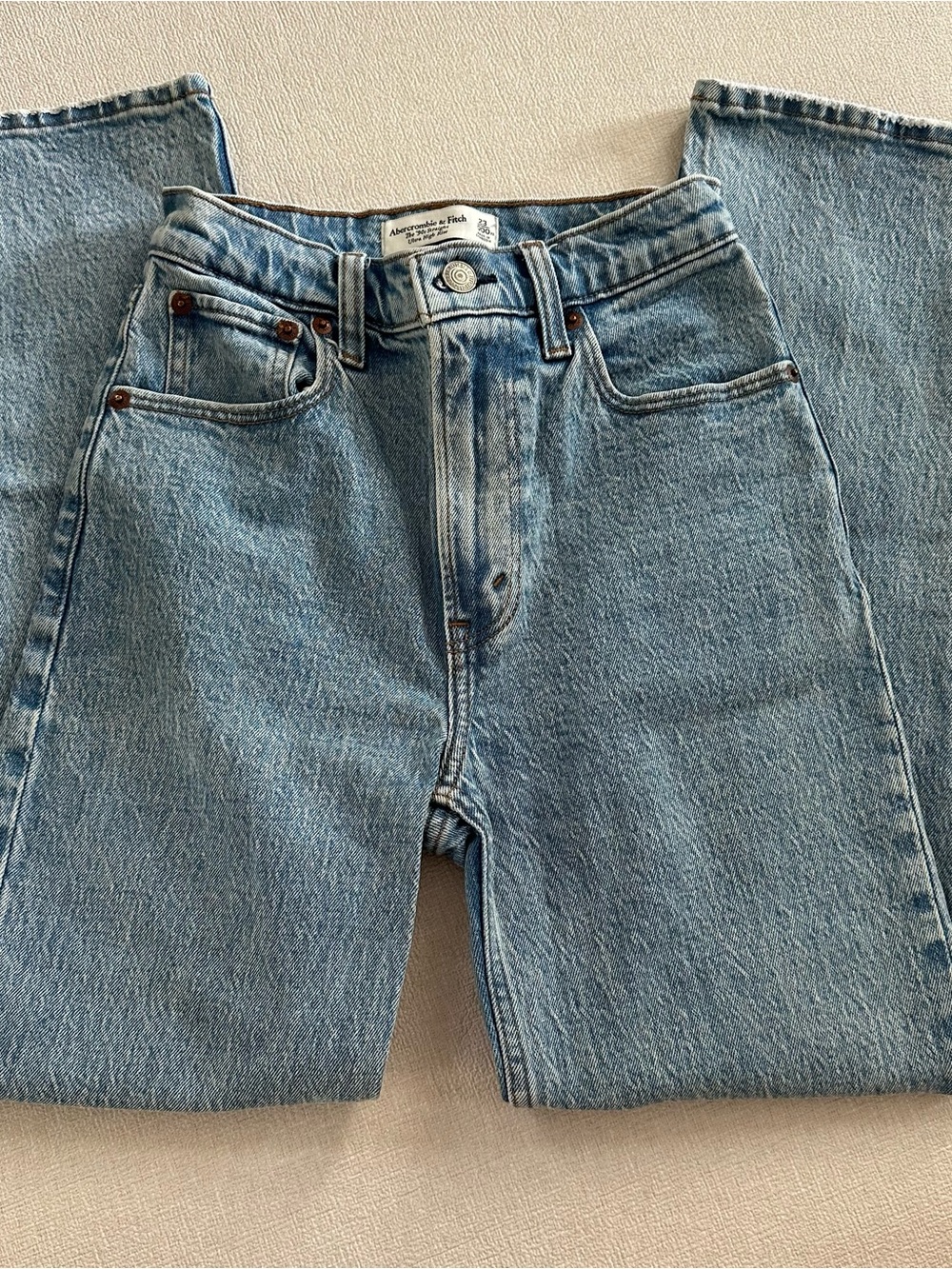 A&F The 90s Straight Ultra High Rise (light) x-short